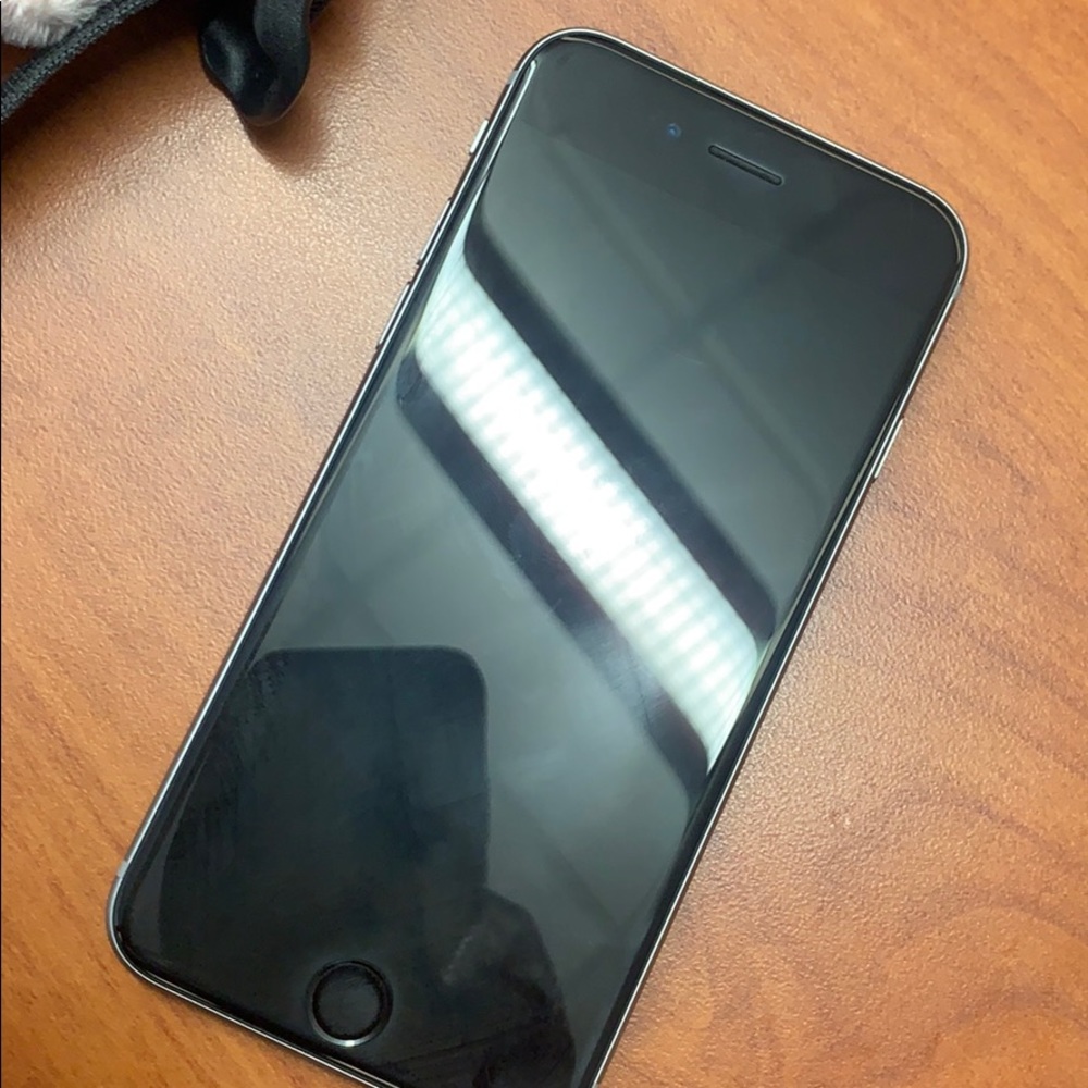 iPhone 6s - Picture 2 of 2